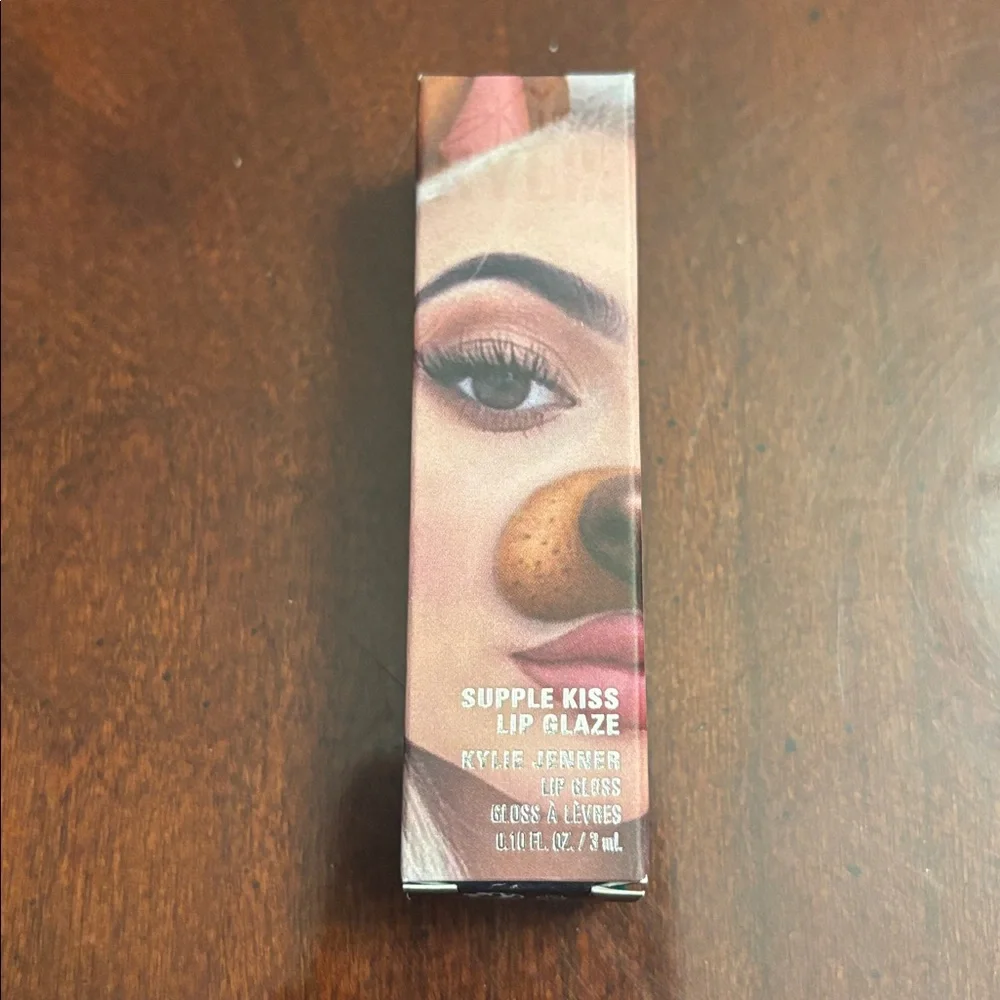 Kylie Cosmetics Supple Kiss Lip Glaze - Like - Picture 3 of 9